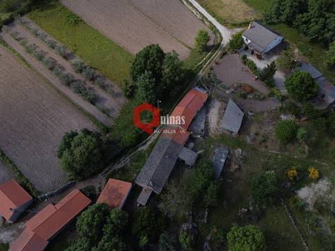 Quinta de 10580m2 para remodelar em Sortelha, Sabugal