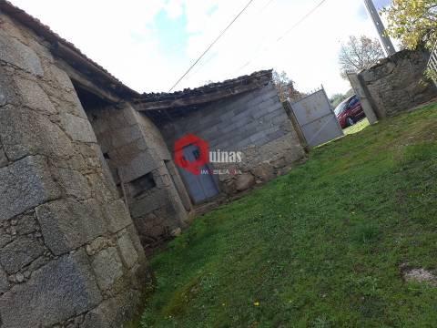 Moradia T2 para remodelar em Abitureira