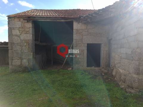 Moradia T2 para remodelar em Abitureira