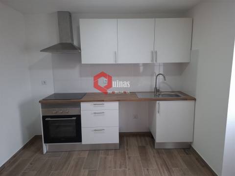 Rés-do-chão de Moradia, T1 mobilado e equipado.