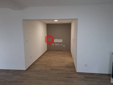 Rés-do-chão de Moradia, T1 mobilado e equipado.