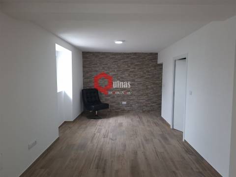 Rés-do-chão de Moradia, T1 mobilado e equipado.