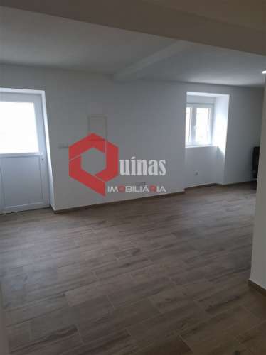 Rés-do-chão de Moradia, T1 mobilado e equipado.