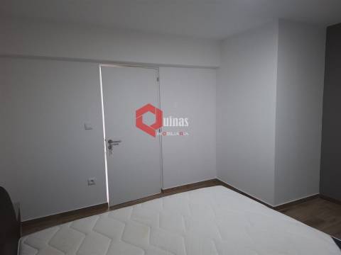 Rés-do-chão de Moradia, T1 mobilado e equipado.