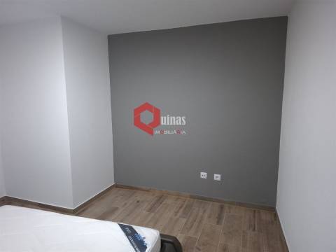 Rés-do-chão de Moradia, T1 mobilado e equipado.