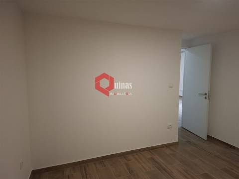 Rés-do-chão de Moradia, T1 mobilado e equipado.