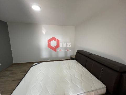 Rés-do-chão de Moradia, T1 mobilado e equipado.