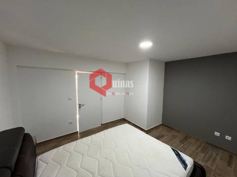 Rés-do-chão de Moradia, T1 mobilado e equipado.