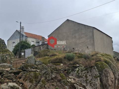 Moradia T3 em pedra para remodelar