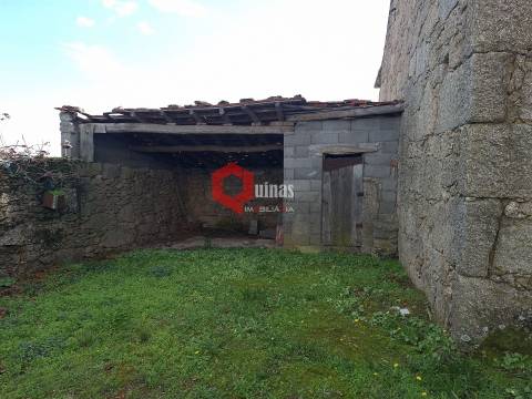 Moradia T3 em pedra para remodelar