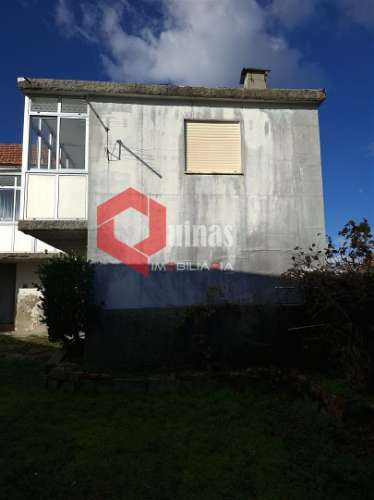 Moradia T3 em pedra para remodelar