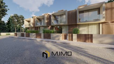 Terreno de 2.600 m² com Potencial de Construção – A Dois Passos do Mar