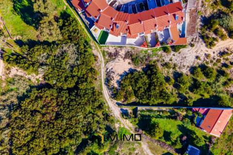 Terreno de 2.600 m² com Potencial de Construção – A Dois Passos do Mar