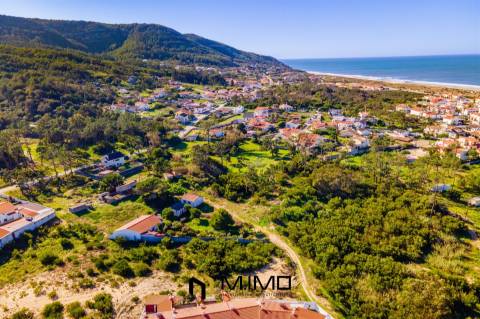 Terreno de 2.600 m² com Potencial de Construção – A Dois Passos do Mar