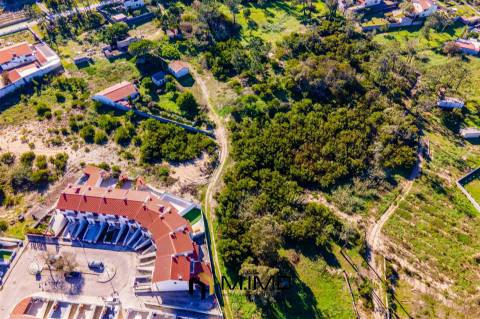 Terreno de 2.600 m² com Potencial de Construção – A Dois Passos do Mar