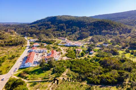 Terreno de 2.600 m² com Potencial de Construção – A Dois Passos do Mar