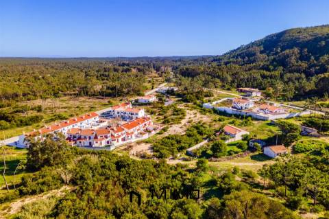 Terreno de 2.600 m² com Potencial de Construção – A Dois Passos do Mar