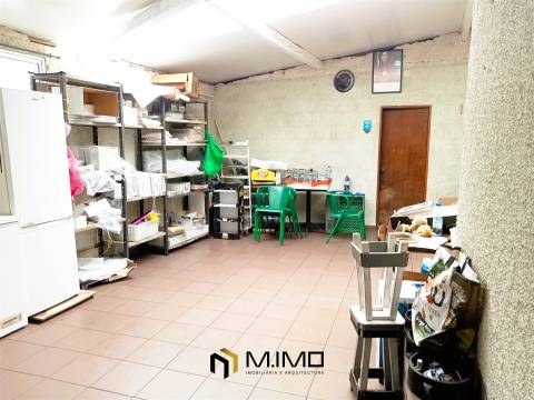 Venda prédio com comércio e habitação