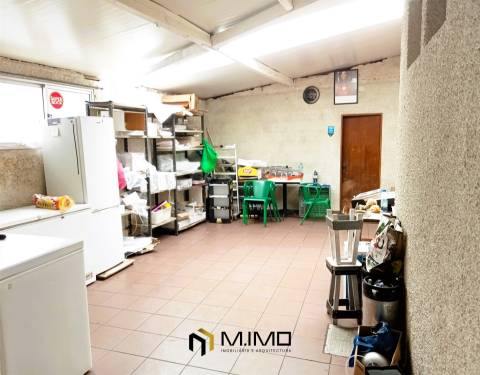 Venda prédio com comércio e habitação