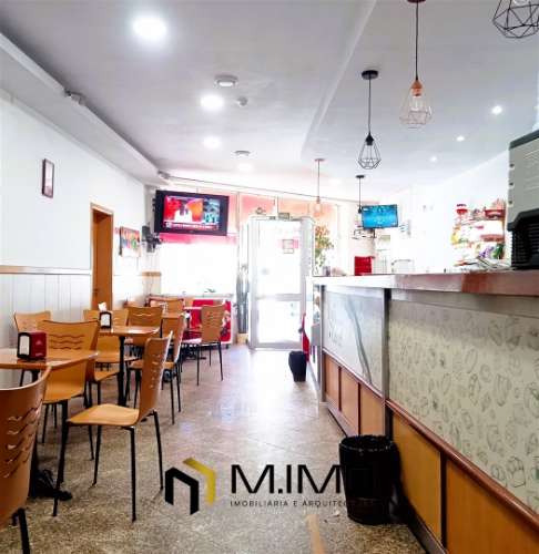 Venda prédio com comércio e habitação