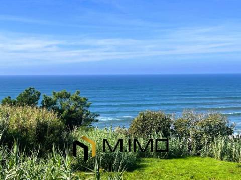 Terreno Em 1ª Linha de Mar na Praia da Murtinheira