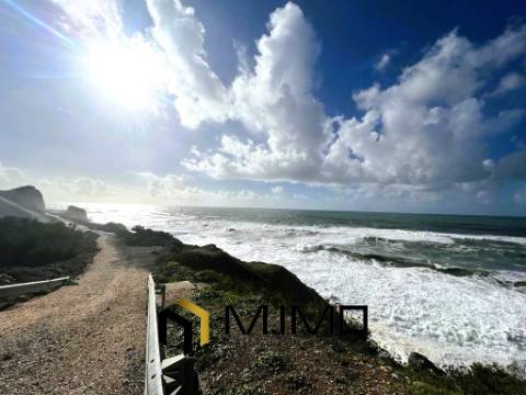 Terreno Em 1ª Linha de Mar na Praia da Murtinheira