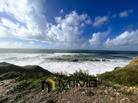 Terreno Em 1ª Linha de Mar na Praia da Murtinheira