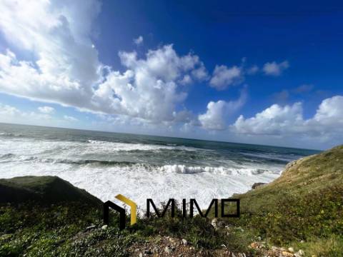 Terreno Em 1ª Linha de Mar na Praia da Murtinheira