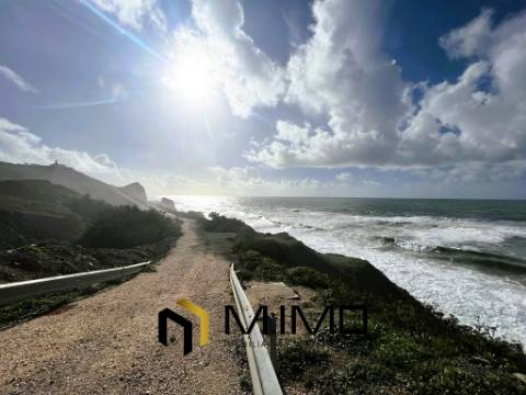 Terreno Em 1ª Linha de Mar na Praia da Murtinheira