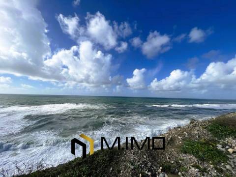 Terreno Em 1ª Linha de Mar na Praia da Murtinheira