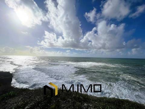 Terreno Em 1ª Linha de Mar na Praia da Murtinheira