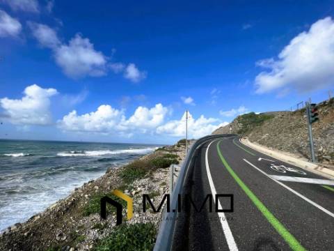 Terreno Em 1ª Linha de Mar na Praia da Murtinheira