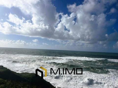 Terreno Em 1ª Linha de Mar na Praia da Murtinheira