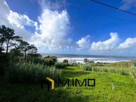 Terreno Em 1ª Linha de Mar na Praia da Murtinheira