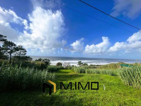 Terreno Em 1ª Linha de Mar na Praia da Murtinheira