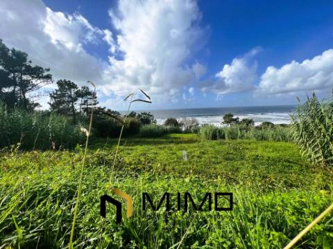 Terreno Em 1ª Linha de Mar na Praia da Murtinheira