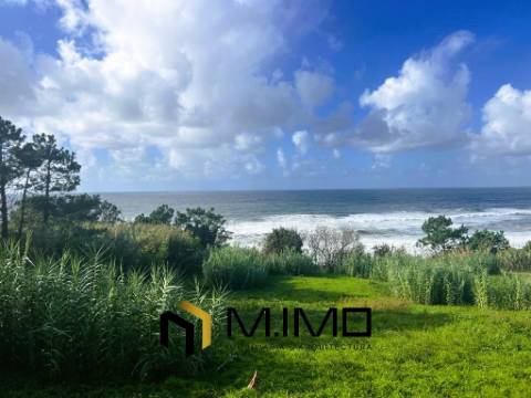 Terreno Em 1ª Linha de Mar na Praia da Murtinheira