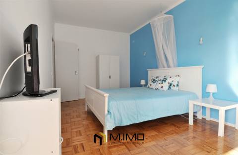 Buarcos. Apartamento T4 na Marginal com Vistas de Mar