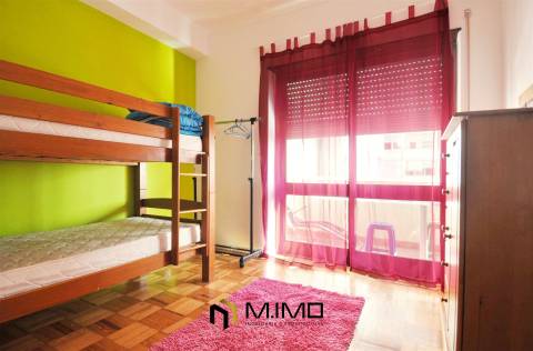 Buarcos. Apartamento T4 na Marginal com Vistas de Mar