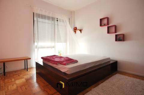 Buarcos. Apartamento T4 na Marginal com Vistas de Mar