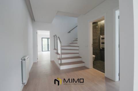 Casa com garagem na Quinta de Santa Maria