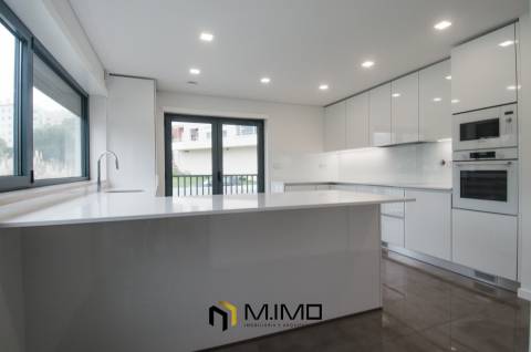 Casa com garagem na Quinta de Santa Maria