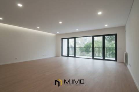 Casa com garagem na Quinta de Santa Maria