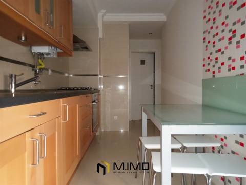 Apartamento T3 Com Arrumo Junto à Praia