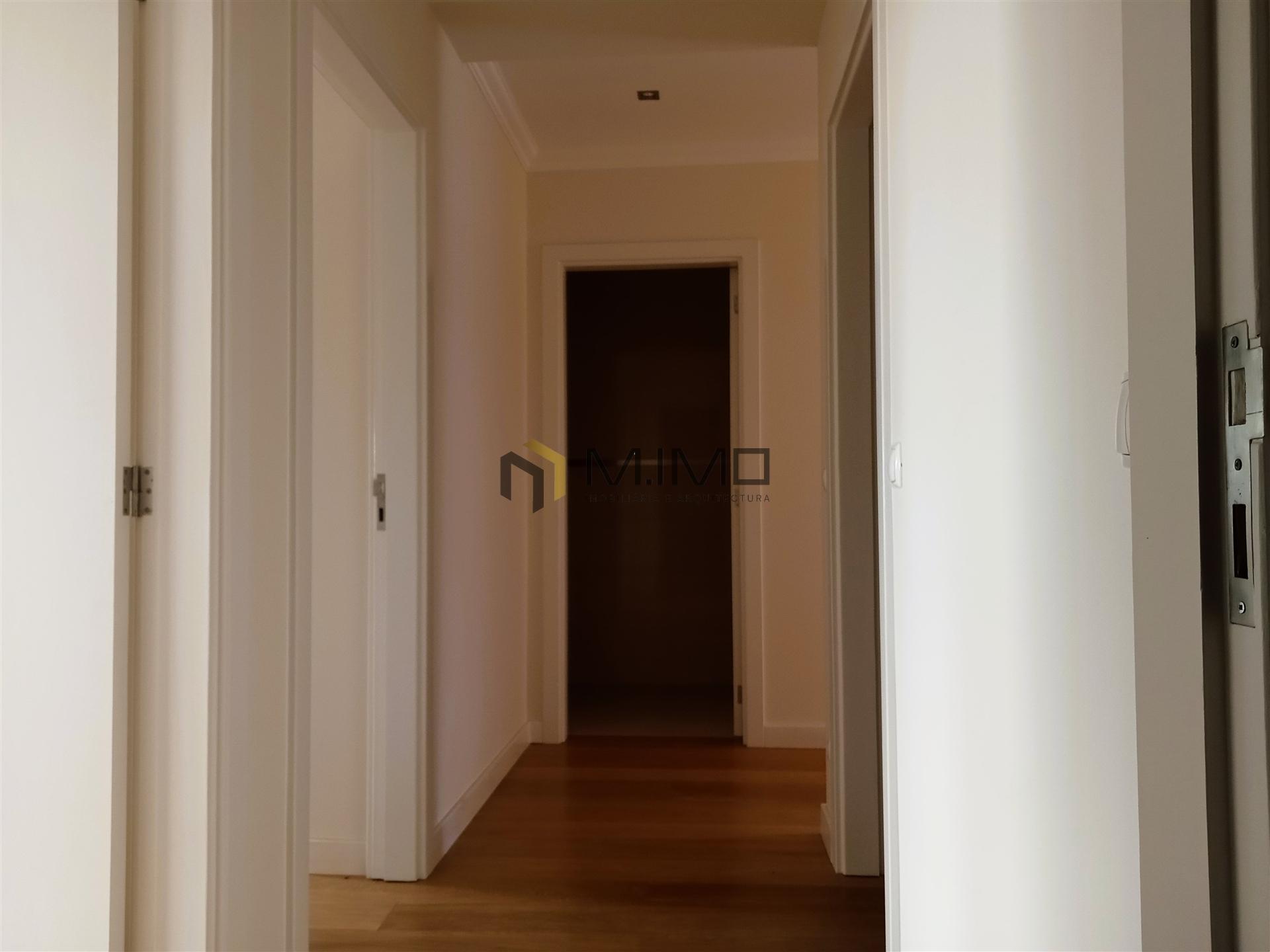 Apartamento T3 Com Arrumo Junto à Praia