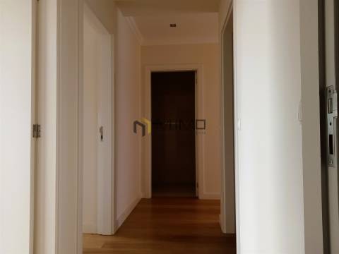 Apartamento T3 Com Arrumo Junto à Praia