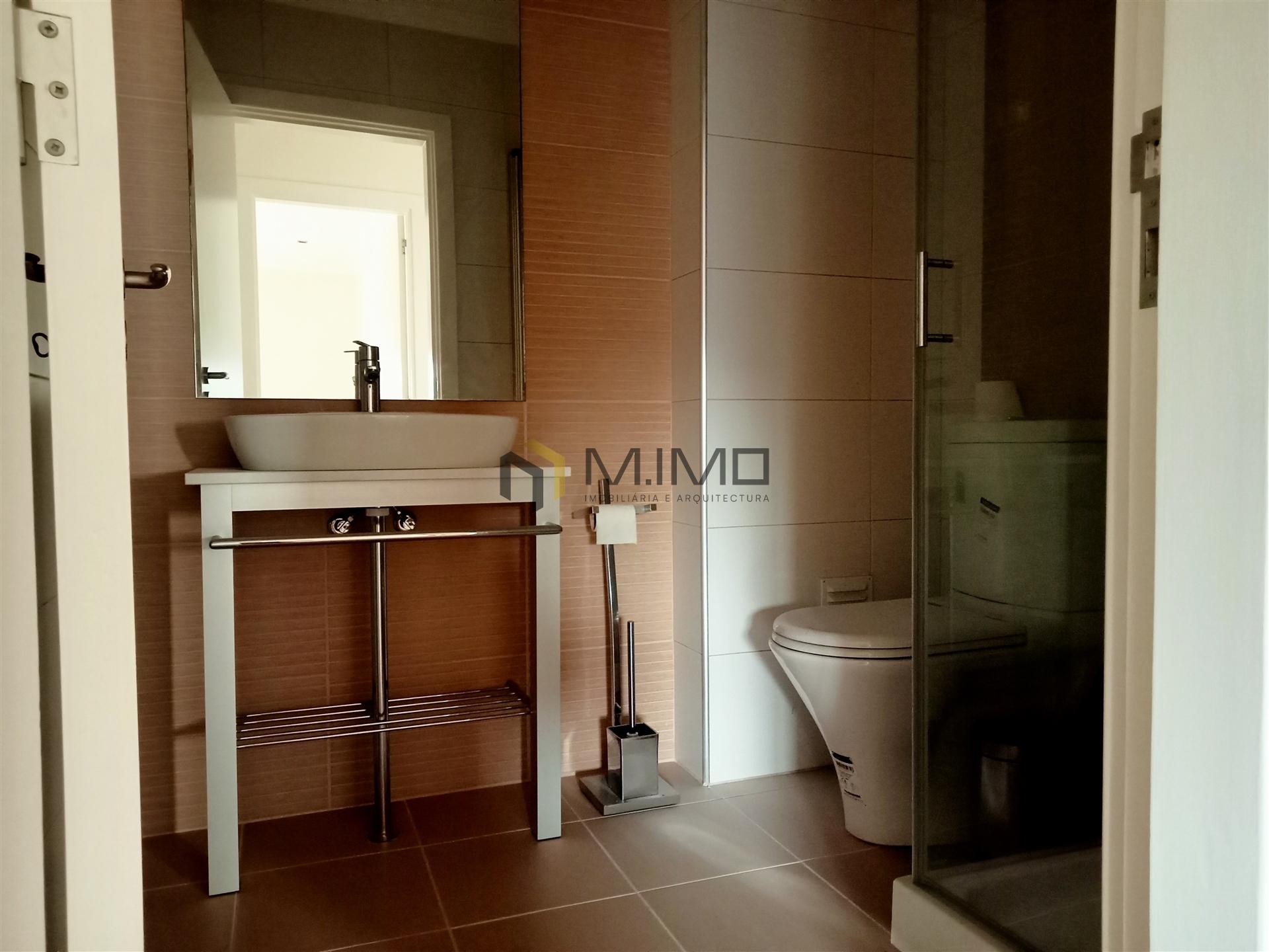 Apartamento T3 Com Arrumo Junto à Praia