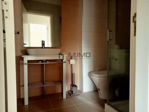 Apartamento T3 Com Arrumo Junto à Praia