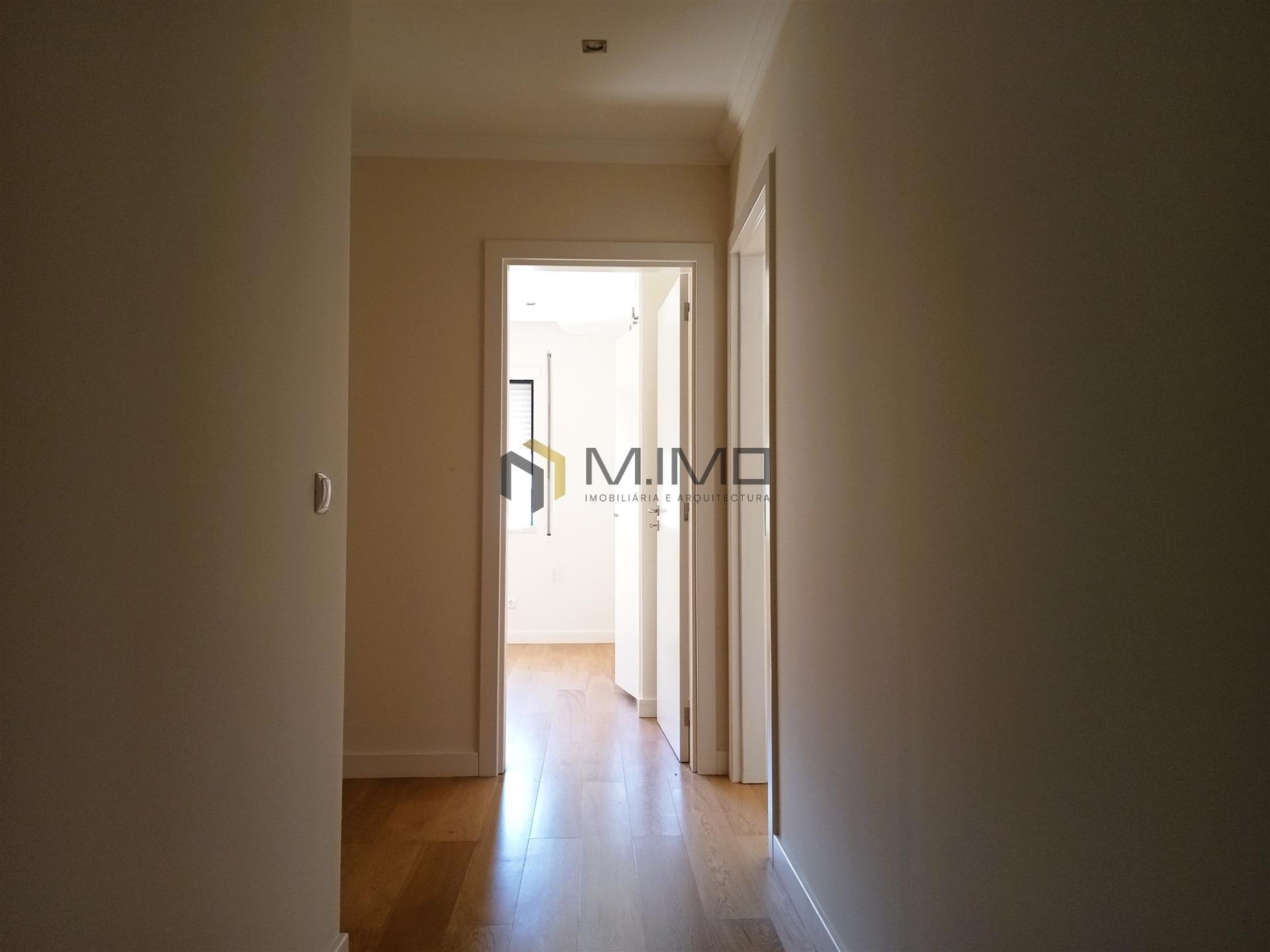 Apartamento T3 Com Arrumo Junto à Praia