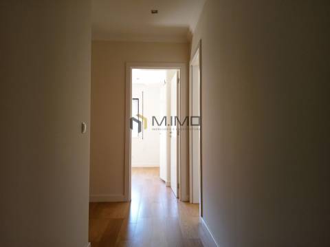 Apartamento T3 Com Arrumo Junto à Praia